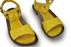 kožená a atestovaná obuv Páskové sandálky Camore 125 s otevřenou špičkou ,,peep toe" , žlutá