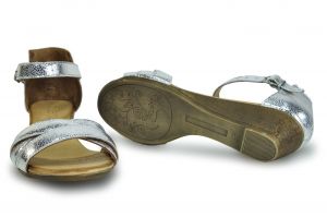 kožená a atestovaná obuv Páskové sandálky Haven s otevřenou špičkou ,,peep toe" na klínu, stříbrné, zlaté Bueno