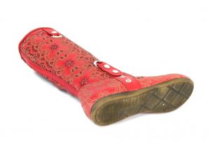 kožená a atestovaná obuv Červené kozačky 504 s perforací ,,dírkování" s floralním potiskem Bagira
