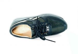 kožená a atestovaná obuv Černé dámské tenisky „Dessy “ na platformě „100“ s pruhovanou platformou
