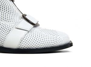 kožená a atestovaná obuv Bílé designové kotníkové boty kožené 127, perforované, Basile