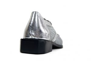 kožená a atestovaná obuv Dámské kožené polobotky „model 1490“, Stříbrné Iva Styl