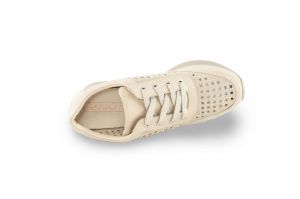 kožená a atestovaná obuv Dámské perforované luxusní tenisky 29YA-039, béžové na skrytém klínku Alpino