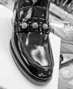kožená a atestovaná obuv Lakované kožené kotníčkové boty „EAC“, 2744-X-19, černé By Can Shoes