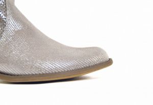 kožená a atestovaná obuv Nepromokavé kozačky 322 s dvojkombinací zipu v z střibrnobežové lakované barvě Exquisite