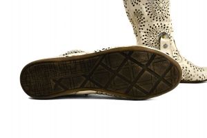 kožená a atestovaná obuv Bežové kozačky 171 s perforací ,,dírkování" do kruhového vzoru Bagira
