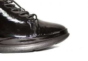 kožená a atestovaná obuv Dámské kožené lakované polobotky 176-695, černé Donna Style