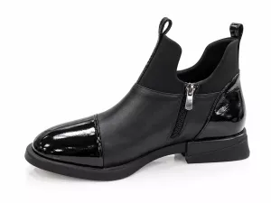 kožená a atestovaná obuv Elegantní dámské kotníkové boty, které spojují moderní design, pohodlí a nadčasovou eleganci pro každý váš krok. Marcella kožená a atestovaná obuv Elegantní dámské kotníkové boty, které spojují moderní design, pohodlí a nadčasovou eleganci pro každý váš krok. Marcella