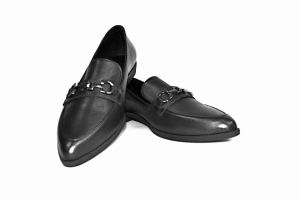 kožená a atestovaná obuv Dámské černé kožené polobotky “Marcella 727-915“