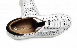 kožená a atestovaná obuv Dámské kožené tenisky „DonnaStyle“ 2040“, na tvarované platformě, bílé s reliéfem Marcella