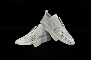 kožená a atestovaná obuv Dámské mokasíny v módním stylu na členěné kombinované podešvi „ 0504“, bílé Donna Style