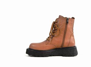 kožená a atestovaná obuv Kožené kotníčkové boty „Bycan“ 2025 hnědo okrové barvy by can
