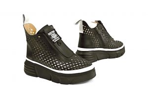 kožená a atestovaná obuv Originální kotníčkové kožené boty „201“ černé s perforací Marcella