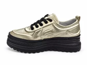 kožená a atestovaná obuv Zlaté tenisky na platformě, které promění každý krok v nepřehlédnutelný detail outfitu Marcella