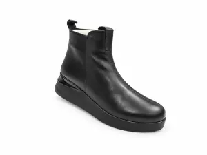 kožená a atestovaná obuv Černá elegance, která zaujme – objevte kotníkové boty na platformě a dodejte každému outfitu osobitý styl! Marcella
