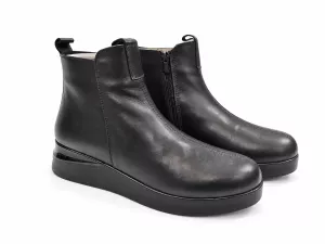kožená a atestovaná obuv Černá elegance, která zaujme – objevte kotníkové boty na platformě a dodejte každému outfitu osobitý styl! Marcella